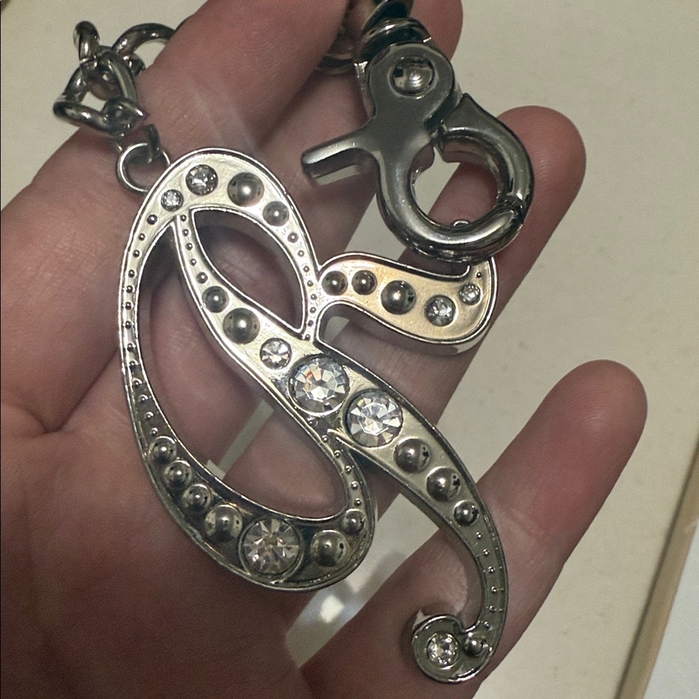 The Letter R Key Chain - Picture 8 of 9
